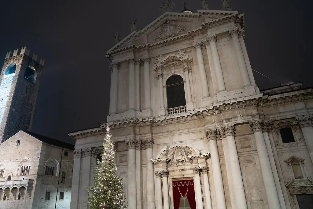 Piazza Duomo Cathedral View Lejlighed Brescia 0*,  Italien