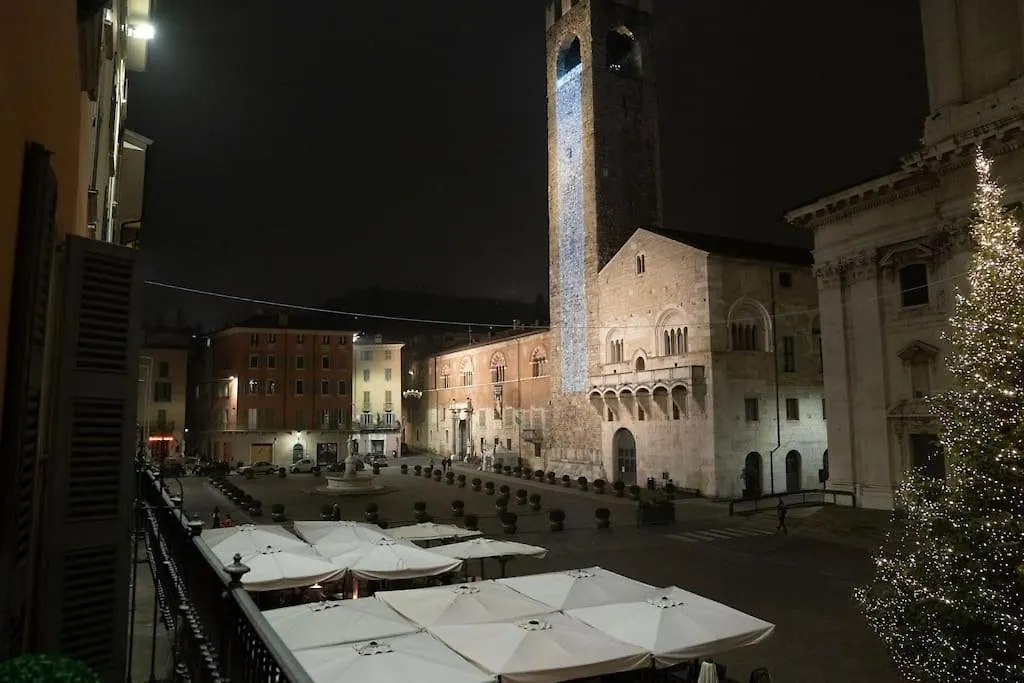 Piazza Duomo Cathedral View Appartement Brescia