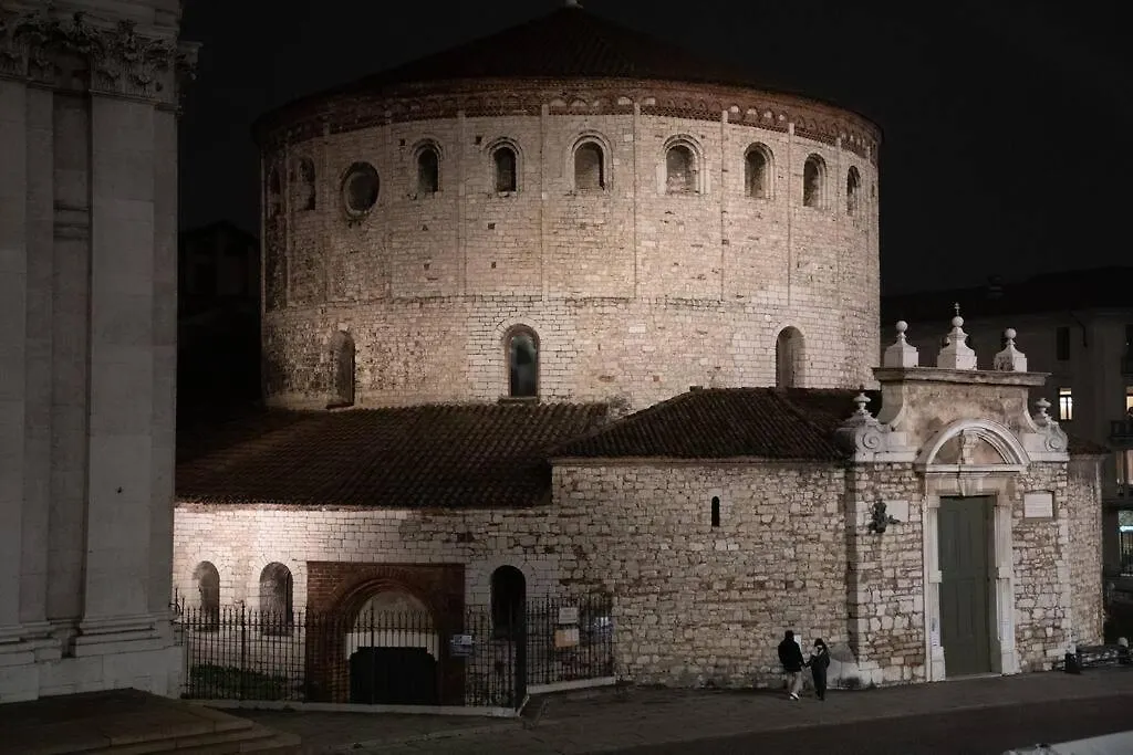Piazza Duomo Cathedral View Lejlighed Brescia 0*,  Italien